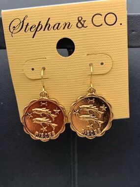 NWT Stephan & CO. Gold tone Pisces Zodiac Drop Earrings